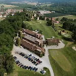 Tenuta Castello Golf Club Casa de Férias